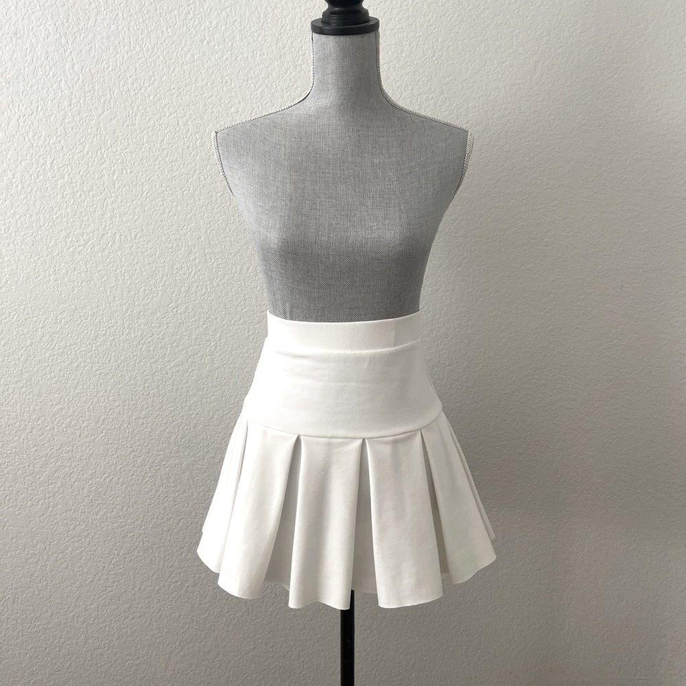 NWT Lioness Rescue Me Pleat Mini Skirt